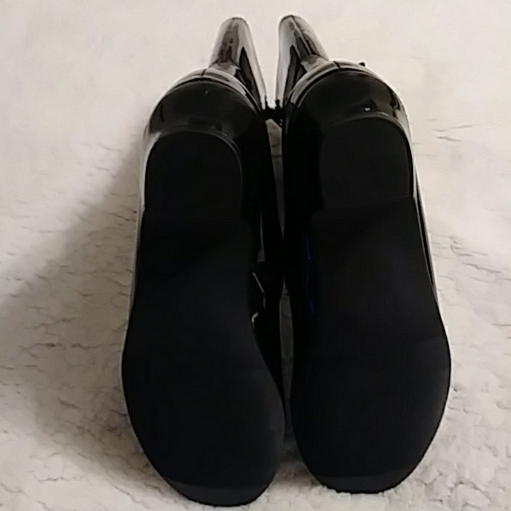 Boots - Picture 4 of 8
